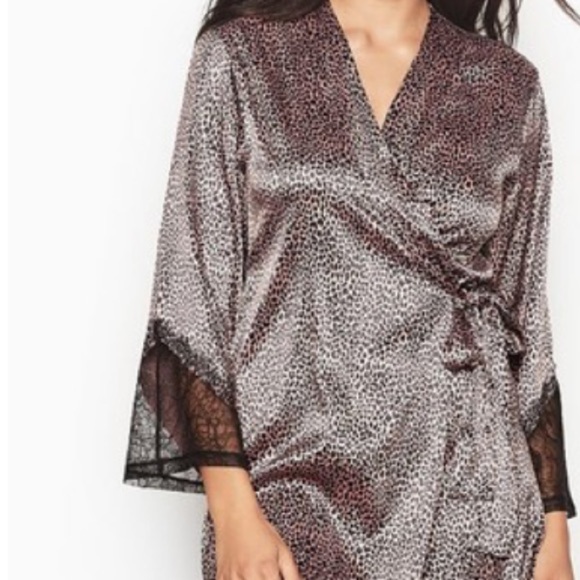 Victoria’s Secret Chantilly Lace Robe NWT - Picture 4 of 12